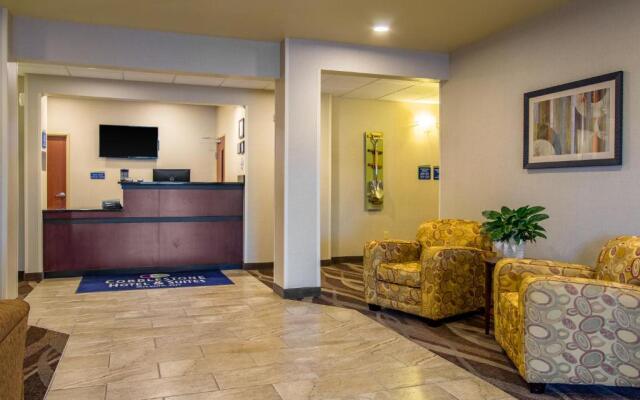 Cobblestone Hotel & Suites - Hutchinson