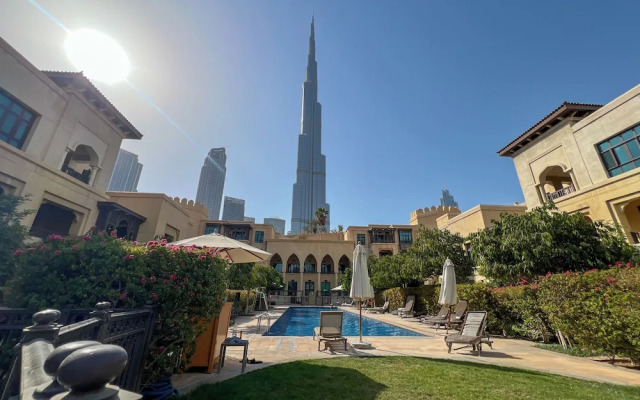 Durrani Homes - Majestic 4BR at Downtown
