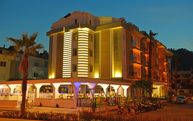 Aryes Deluxe Hotel