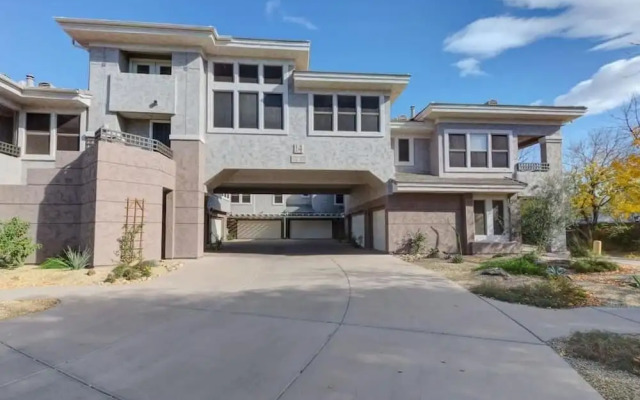 Scottsdale Condo Overlooking Golf Course