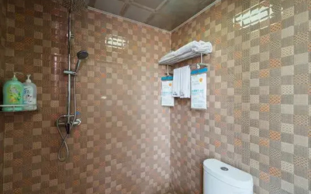 Red Ant Theme Hotel (Xinxianghe Normal University Wanda Branch)