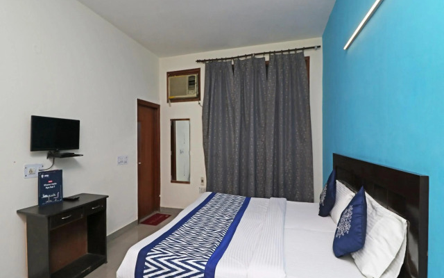 OYO 10662 Hotel Town Noida