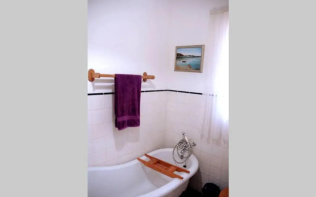 The Homestead - Simple Farm-Style Accommodation