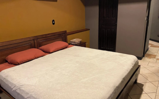 Alajuela Backpackers Airport Hostel