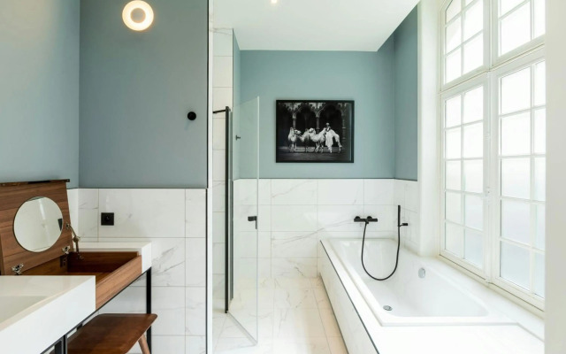 Sapphire House Antwerp, Autograph Collection