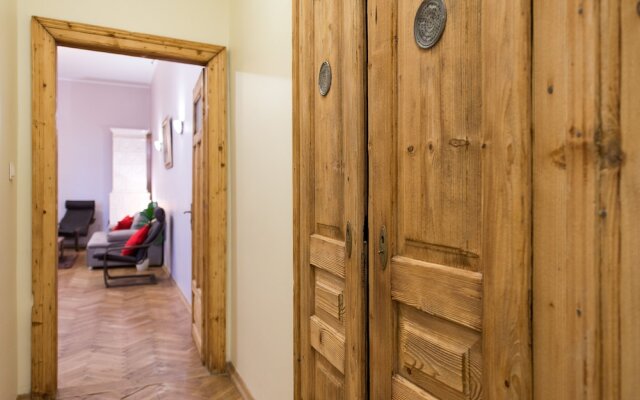 KrakowRentals - Family Apartment