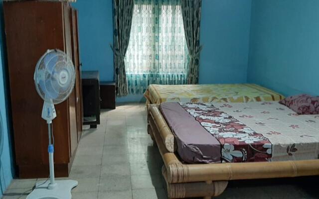 Ndalem Pakdhe Homestay