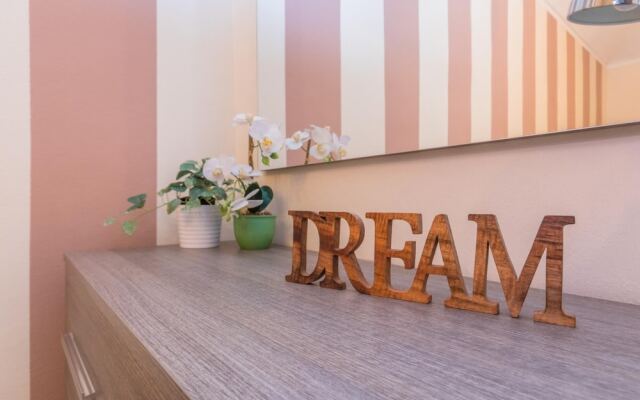 Appartamento in Piazza Adriano in Zona Cenisia