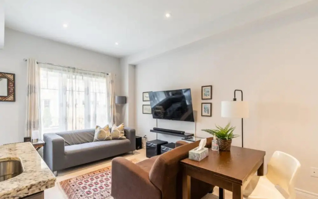 Modern Lakeshore 3BR 3BA TH Free Parking BBQ
