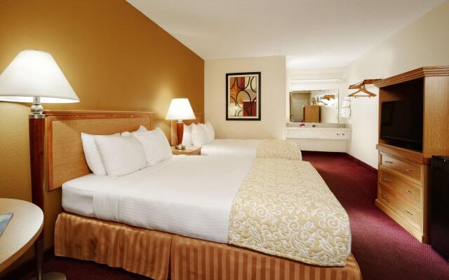 Whispering Hills Inn