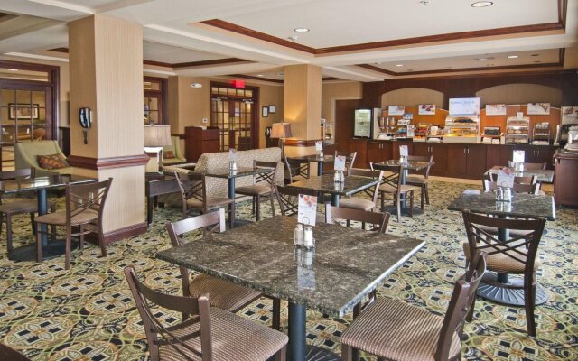Holiday Inn Express & Suites Ocean Springs by IHG