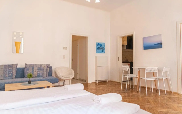 Peerles 2BR Apt. Perfectly Situated&Well Connected