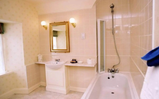 Taychreggan Hotel
