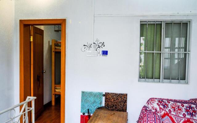 Yellow House Hostel Huizhou West Lake