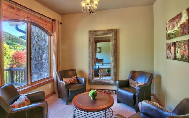 Boulder Ridge by Stewart Mountain Lodging