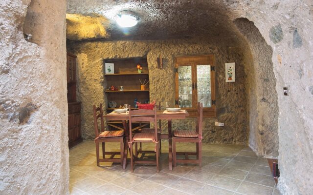 Casa Cueva Las Margaritas