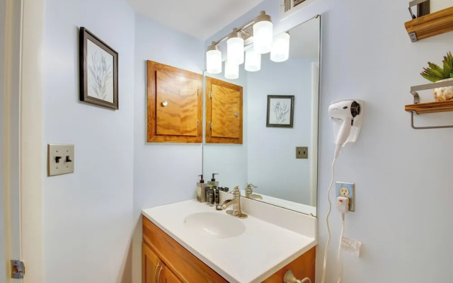 Second-floor Condo w/ Community Pool Access!