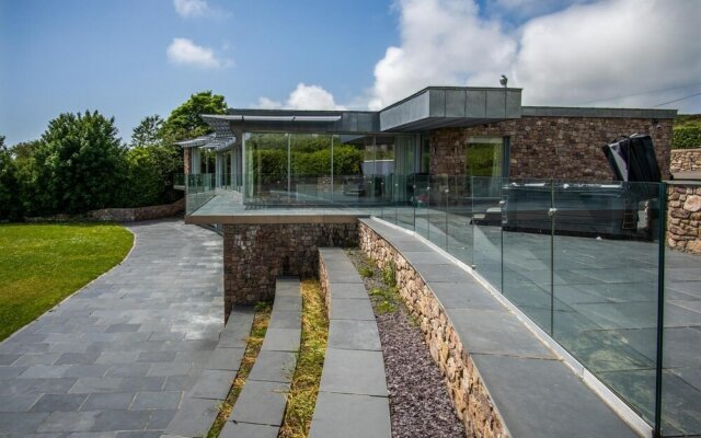 Bryn House - Luxurious 5 Bedroom Holiday Home - Penmaen