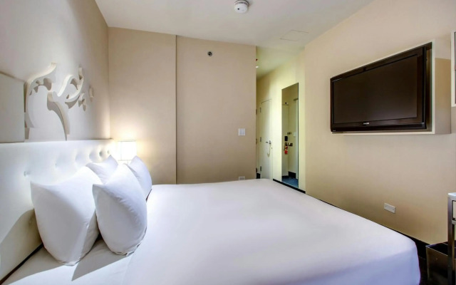 THE MIDLAND HOTEL, Chicago, a Tribute Portfolio Hotel