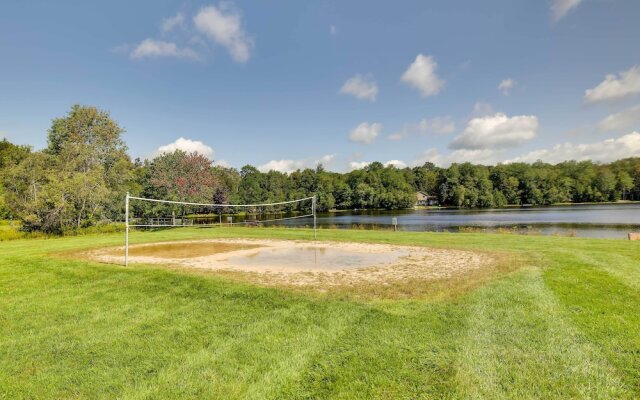 Traditional Blakeslee Chalet: Deck & Lake Access!