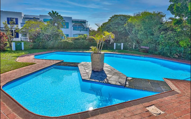 32 Akrotiri - Families only