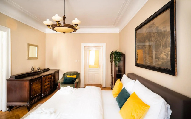 Luxurious Kafka family apt in Old Town