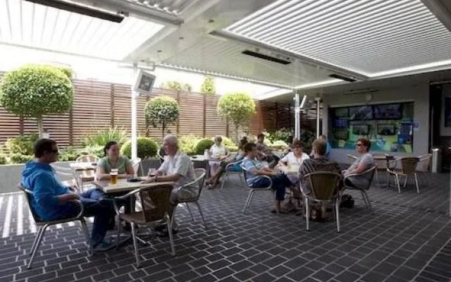 Macquarie Inn At Club Macquarie