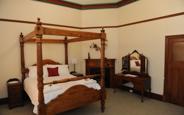 Cockburn House – Guest Rooms – Jamestown