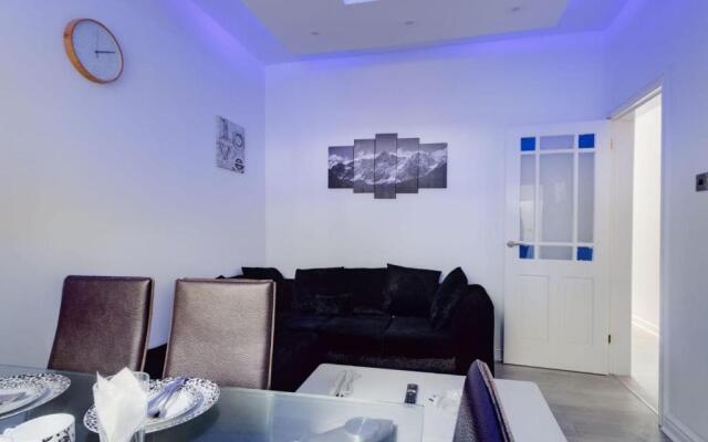 Stunning 4-bed House Fully Refurbished Modern