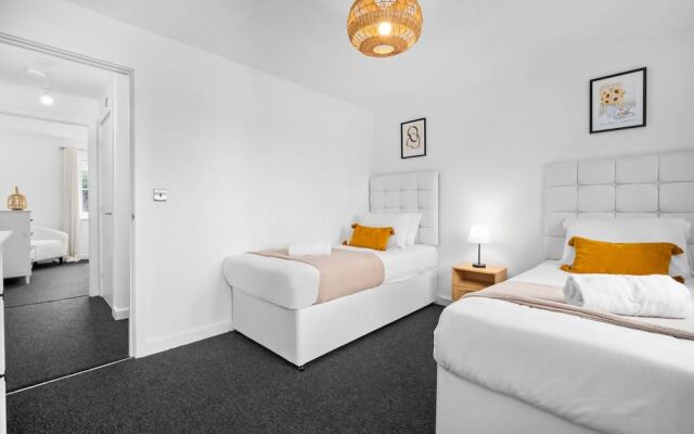 Cute Modern Mews Home in Oldbury
