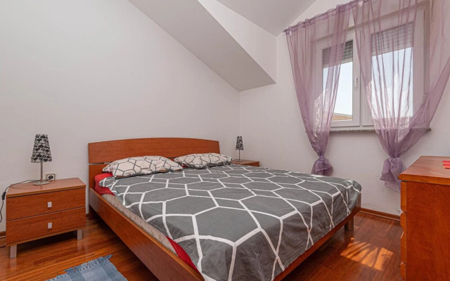 Stunning Apartment in Srima With 1 Bedrooms and Wifi
