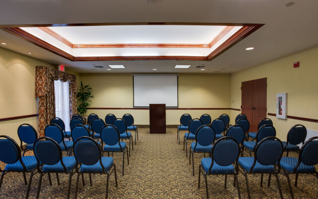 Holiday Inn Express & Suites Sebring by IHG