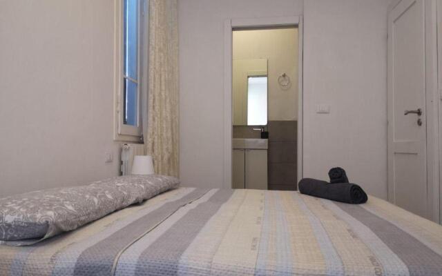 CAMERA e BAGNO PRIVATO a 3 minuti dalla Stazione