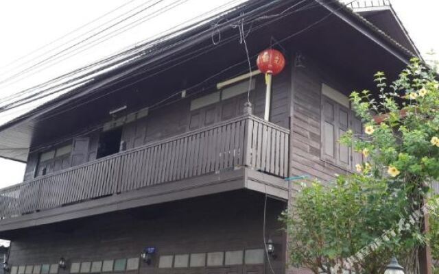 Baan Kong Hostel Lamphun