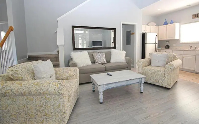 Newly Updated Cottage w/ Amazing Golf Course Views - Near Marina & Beach