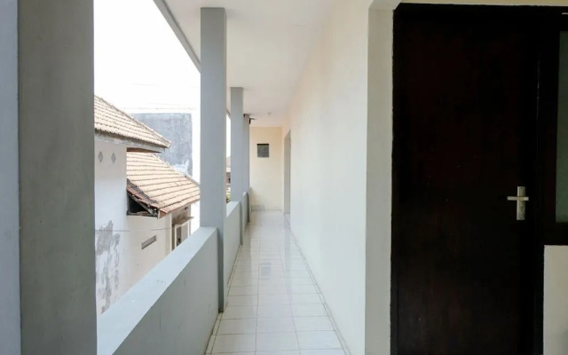 OYO Life 709 Menjangan Residence at Klayatan