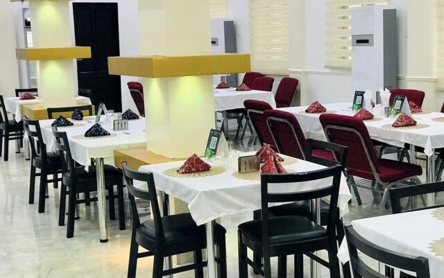 Time Oak Hotel and Suites Royale