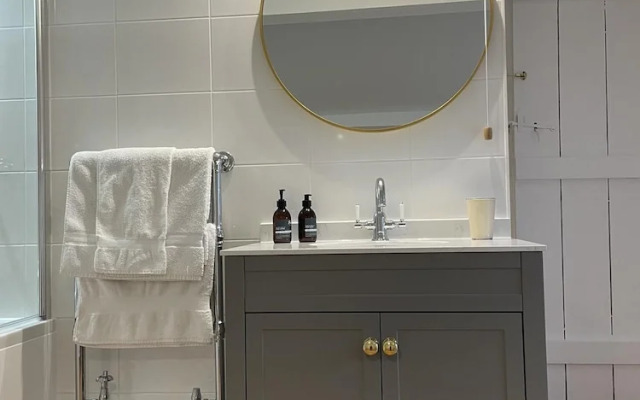 Simple Luxury in Brecon Beacons Village House