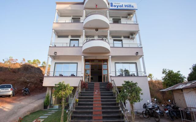 OYO 11758 Royal Hills