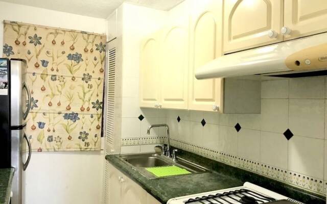 Beach Paradise with wifi/AC Close to Everything