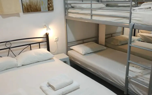 Super Economy Studio Located On the Ground Floor No Balcony