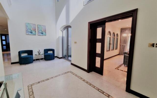 Palm Jumeirah Stunning 4BHK Villa