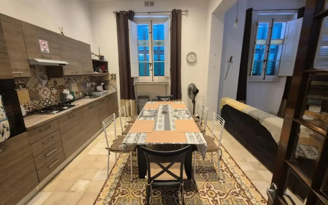 Spacious 4-Bedrooms Townhouse in Tas-Sliema