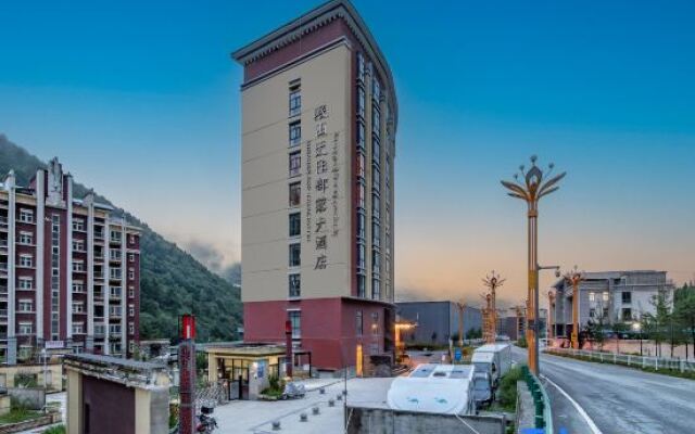 Minshan Sun Tribe Hotel
