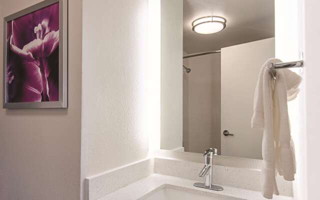 La Quinta Inn & Suites by Wyndham Portland DT/Maine Med