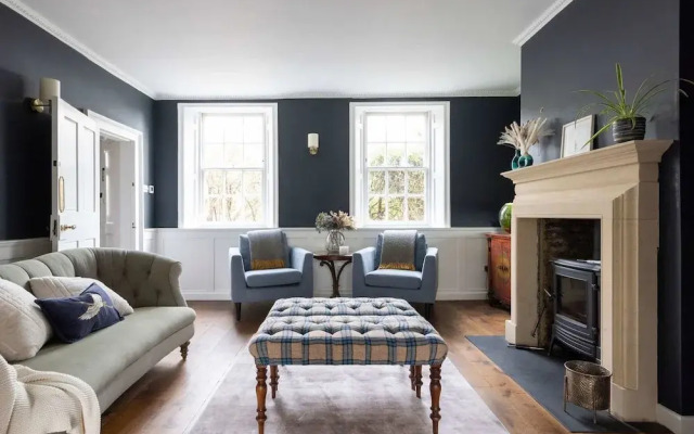 Country Retreat - Sleeps 14 - Large Garden