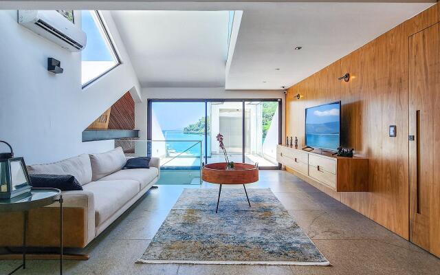 Casa espetacular com 9 suítes, frente mar, completíssima