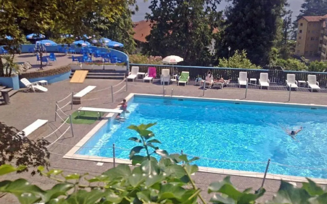 Selva 1 Lake View Apartment in Ghiffa With Pool