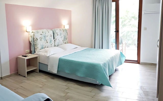 Studios & Apartments Efrosini