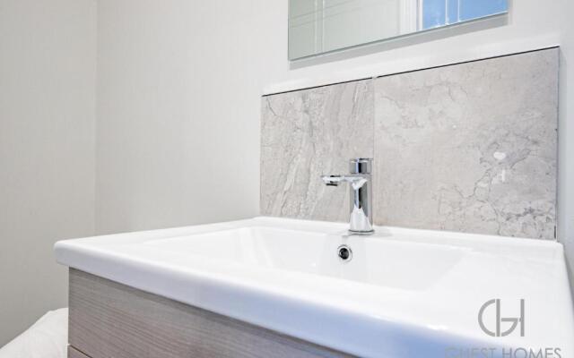 Worcester 1 Bed Apartment With Private Entrance